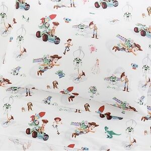 FULL - Disney and Pixar Toy Story Organic Sheet Set & Pillowcases